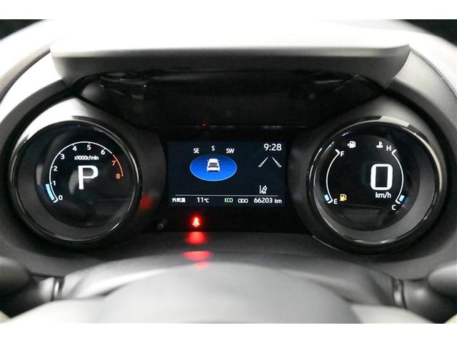 ヤリス Ｚ　サイドＳＲＳ　ＡＡＣ　バックモニタ　スマキー　横滑防止装置　地デジ　キーフリー　アルミ　ＬＥＤランプ　パワーウインドウ　定期点検記録簿　助手席エアバック　クルコン　エアバッグ　パワーステアリング（8枚目）