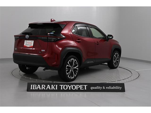 ヤリスクロス ハイブリッドＺ　ドライブレコーダ　インテリジェントキー　アルミホイル　ＬＥＤライト　リアカメラ　クルーズコントロール　整備記録簿　横滑り防止システム　ナビＴＶ　メモリーナビゲーション　電動シ－ト　パワステ　キーフリー（7枚目）