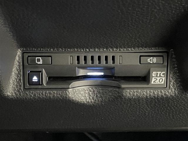 ヤリスクロス ハイブリッドＺ　ドライブレコーダ　インテリジェントキー　アルミホイル　ＬＥＤライト　リアカメラ　クルーズコントロール　整備記録簿　横滑り防止システム　ナビＴＶ　メモリーナビゲーション　電動シ－ト　パワステ　キーフリー（11枚目）