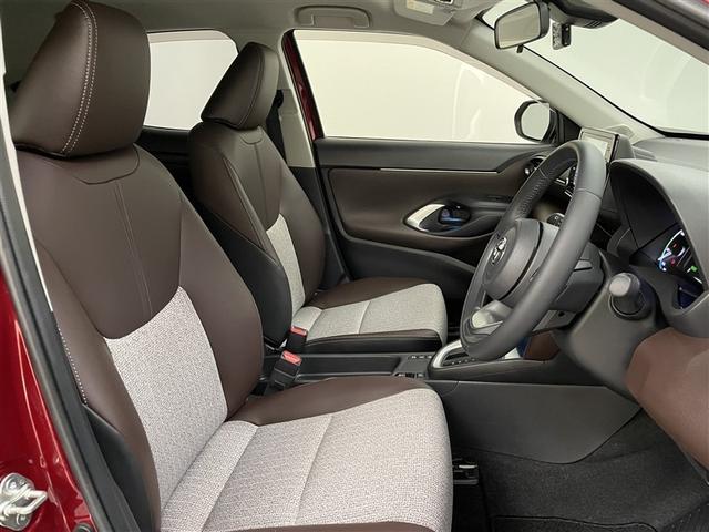 ヤリスクロス ハイブリッドＺ　ドライブレコーダ　インテリジェントキー　アルミホイル　ＬＥＤライト　リアカメラ　クルーズコントロール　整備記録簿　横滑り防止システム　ナビＴＶ　メモリーナビゲーション　電動シ－ト　パワステ　キーフリー（15枚目）