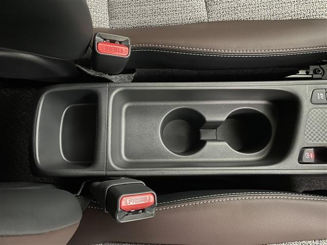 ヤリスクロス ハイブリッドＺ　ドライブレコーダ　インテリジェントキー　アルミホイル　ＬＥＤライト　リアカメラ　クルーズコントロール　整備記録簿　横滑り防止システム　ナビＴＶ　メモリーナビゲーション　電動シ－ト　パワステ　キーフリー（32枚目）