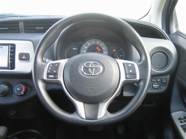 ヴィッツ Ｆ　キーレスリモコン　バックガイドモニター　デュアルエアバック　運転席エアバッグ　イモビライザー　ワンセグテレビ　パワーウインドウ　ＥＳＣ　パワステ　エアコン　メモリナビ　ＡＢＳ　スマ－トキ－　記録簿（7枚目）