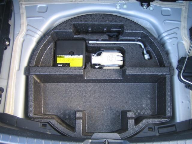 ヴィッツ Ｆ　キーレスリモコン　バックガイドモニター　デュアルエアバック　運転席エアバッグ　イモビライザー　ワンセグテレビ　パワーウインドウ　ＥＳＣ　パワステ　エアコン　メモリナビ　ＡＢＳ　スマ－トキ－　記録簿（15枚目）