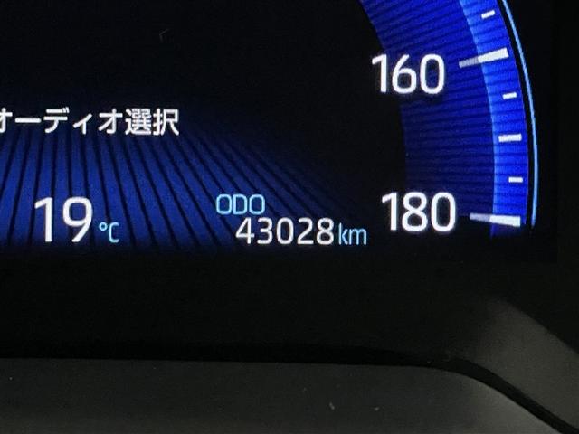 カローラクロス ハイブリッド　Ｚ　衝突軽減Ｂ　記録簿有　スマキ－　Ｂモニター　アクティブクルーズコントロール　イモビ　ＬＥＤ　ＡＣ　運転席Ｐシート　メディアプレイヤー接続　キーレス　パワステ　アルミ　エアバッグ　ＡＢＳ　ドラレコ付き（9枚目）