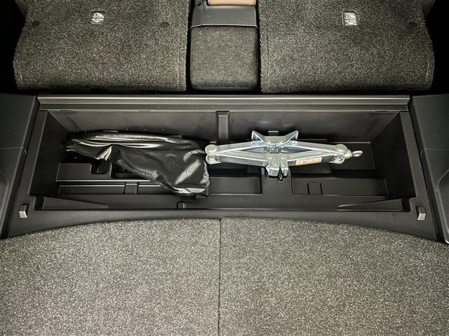 シエンタ ファンベースＧ　グランパー　ＴＳＳ　Ａストップ　Ｂモニタ　ＬＥＤヘッド　横滑り防止　両側電動スライドドア　スマートキー　キーレス　記録簿　ＥＴＣ　ドライブレコーダー　オートエアコン　メモリーナビ　イモビライザー　エアバッグ（35枚目）