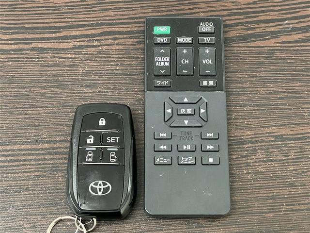 シエンタ ファンベースＧ　グランパー　ＴＳＳ　Ａストップ　Ｂモニタ　ＬＥＤヘッド　横滑り防止　両側電動スライドドア　スマートキー　キーレス　記録簿　ＥＴＣ　ドライブレコーダー　オートエアコン　メモリーナビ　イモビライザー　エアバッグ（38枚目）