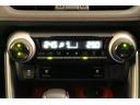 左右独立温度コントロールフルオートエアコン装備。 運転席/助手席それぞれ温度設定が可能。