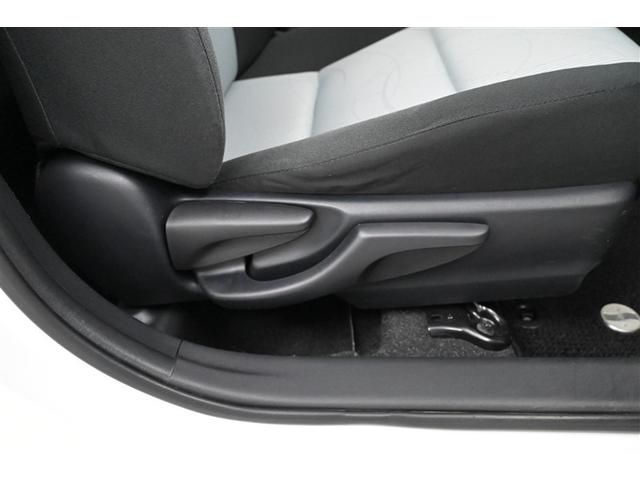 アクア Ｓ　キーレスエントリ　ワンオーナー車　オートエアコン　デュアルエアバック　ＥＳＣ　パワーウィンドウ　ＡＵＸ端子　ＳＲＳ　パワーステアリング　ＡＢＳ　記録簿付（12枚目）