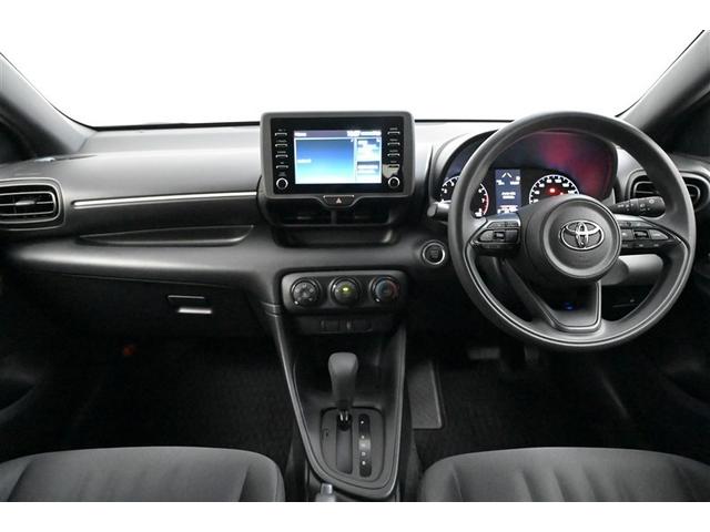 ヤリス Ｘ　追突防止装置　ドラレコ　ＶＳＣ　スマートキー＆プッシュスタート　イモビライザー　寒冷地仕様　Ｂカメラ　マニュアルエアコン　ＥＴＣ付　Ａクルコン　４ＷＤ　パワーウインドウ　ＡＢＳ　キーレス　エアバッグ（2枚目）