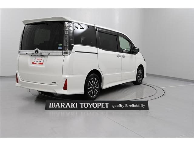 ヴォクシー ZS 煌II スマートキー・プッシュスタート バックガイドモニター セキュリティアラーム 両側パワスラドア ETC車載器 地デジテレビ 記録簿付き VSC LEDライト 助手席エアバック キーレスエントリー AC(3枚目)