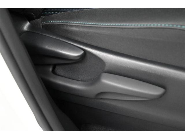 ヴォクシー ZS 煌II スマートキー・プッシュスタート バックガイドモニター セキュリティアラーム 両側パワスラドア ETC車載器 地デジテレビ 記録簿付き VSC LEDライト 助手席エアバック キーレスエントリー AC(12枚目)