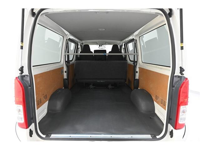 ハイエースバン ＤＸ　ＧＬパッケージ　Ｂカメラ　ＬＥＤ　リモコンキー　横滑り防止　オートエアコン　パワーウィンドウ　エアバッグ　ＡＣ１００Ｖ　ＡＵＸ入力　パワステ　盗難防止装置　ＡＢＳ　メンテナンスノート　ＥＴＣ　ドラレコ　アルミホイール（20枚目）