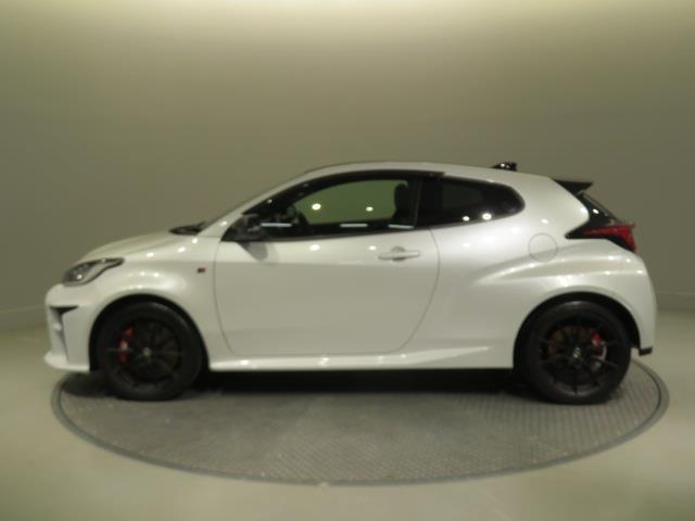 ＧＲヤリス ＲＺ　ハイパフォーマンス　６速マニュアル　衝突被害軽減システム　バックカメラ　ＥＴＣ　ハーフレザー　オートクルーズコントロール　ＬＥＤヘッドランプ　スマートキー　キーレス　４ＷＤ　ワンオーナー（5枚目）