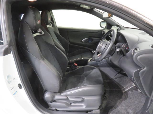 ＧＲヤリス ＲＺ　ハイパフォーマンス　６速マニュアル　衝突被害軽減システム　バックカメラ　ＥＴＣ　ハーフレザー　オートクルーズコントロール　ＬＥＤヘッドランプ　スマートキー　キーレス　４ＷＤ　ワンオーナー（11枚目）