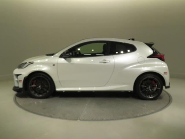 ＧＲヤリス ＲＺ　ハイパフォーマンス　６速マニュアル　ＥＴＣ　ドラレコ　ＬＥＤヘッドランプ　スマートキー　キーレス　４ＷＤ　ワンオーナー（5枚目）