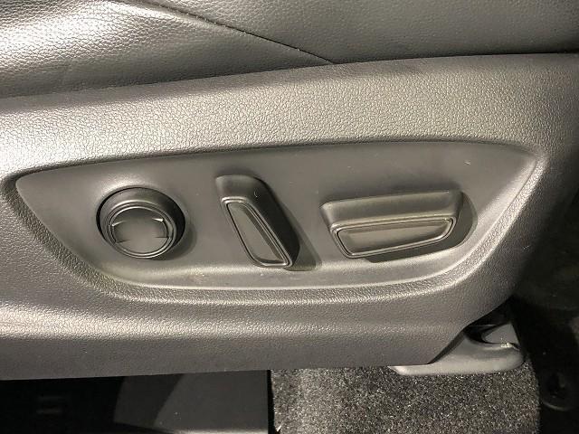 カローラクロス ハイブリッド　Ｚ　衝突被害軽減システム　メモリーナビ　バックカメラ　ＥＴＣ　ドラレコ　ミュージックプレイヤー接続可　電動シート　ハーフレザー　オートクルーズコントロール　ＬＥＤヘッドランプ　スマートキー　キーレス（14枚目）