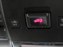 SOSボタンです。自動車の運転中、事故や急病時などの緊急事態が発生したときに、ヘルプネットを通じて外部に救助を手配するためのボタンです。