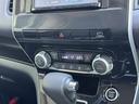 エアコンはオートエアコンです(^-^)温度調節も細かくできるので車内を快適な温度にできますよ(*^^*)人気の装備です☆