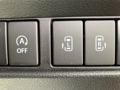 運転席にあるボタンで左右の電動スライドドアの操作ができます。 5