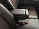 アームレストがあるので、長距離運転時などドライバーの負担を軽減してくれます。