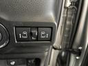 後部のスライドドアは、運転席に座りながらでもスイッチで開閉が可能です。