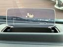 エンジンをかけると運転席の前にヘッドアップディスプレイが出現!車速やシフト位置・警告などの情報を表示してくれます。