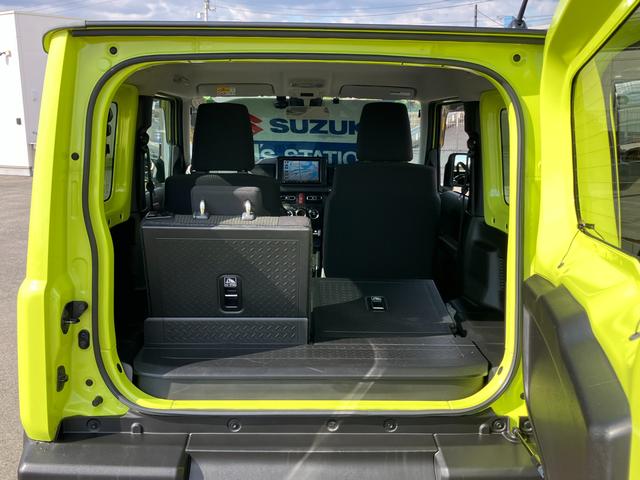 �׎��̓��A�V�[�g�̔w�������O�|������ƒ��ڕ��Ȃǂ̐ύڂ��\�I