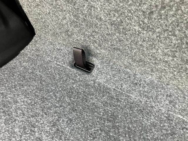 �X�g���b�v���������ƂŁA�׎����������Ȃ̃V�[�g�X���C�h���\�Ȃ̂ŁA�ו��ɍ��킹���ĊȒP�ɉ׎��X�y�[�X���g��ł��܂��B