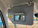 バニティーミラー付サンバイザー。助手席にもついています。