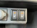 運転席・助手席シートヒーター。スイッチを入れると座面が温かくなるので、寒い冬には本当に便利な装備です。