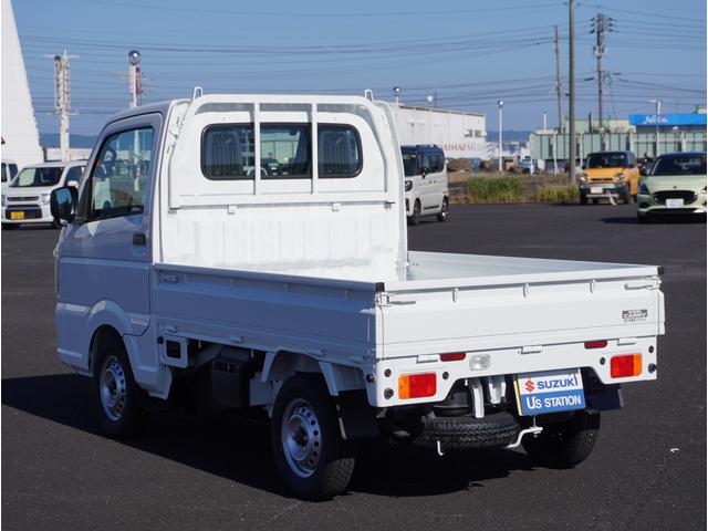 キャリイトラック KCエアコン・パワステ 4WD 5速MT 3方開 キーレス 4WD 5速MT リアパーキングセンサー キーレスエントリー 3方開 AMFMラジオ オートライト スペアタイヤ 衝突被害軽減システム アイドリングストップ 横滑り防止機能 衝突安全ボディ(23枚目)