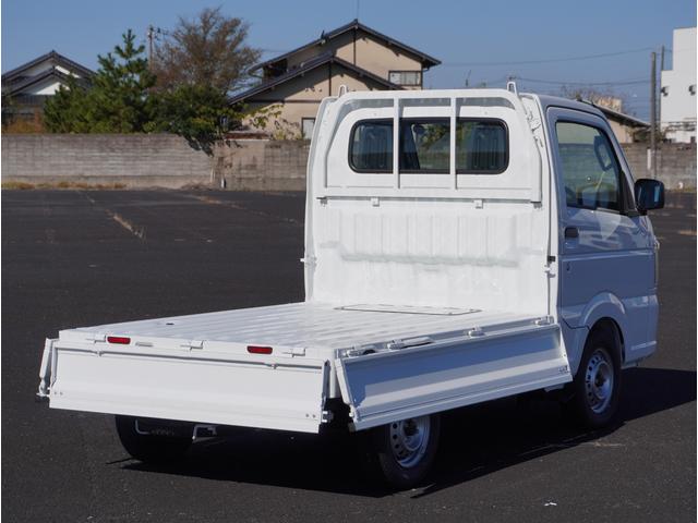 キャリイトラック KCエアコン・パワステ 4WD 5速MT 3方開 キーレス 4WD 5速MT リアパーキングセンサー キーレスエントリー 3方開 AMFMラジオ オートライト スペアタイヤ 衝突被害軽減システム アイドリングストップ 横滑り防止機能 衝突安全ボディ(35枚目)