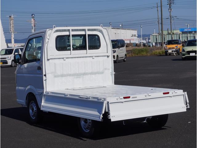 キャリイトラック KCエアコン・パワステ 4WD 5速MT 3方開 キーレス 4WD 5速MT リアパーキングセンサー キーレスエントリー 3方開 AMFMラジオ オートライト スペアタイヤ 衝突被害軽減システム アイドリングストップ 横滑り防止機能 衝突安全ボディ(37枚目)