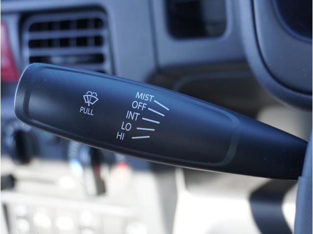 キャリイトラック KCエアコン・パワステ 4WD 5速MT 3方開 キーレス 4WD 5速MT リアパーキングセンサー キーレスエントリー 3方開 AMFMラジオ オートライト スペアタイヤ 衝突被害軽減システム アイドリングストップ 横滑り防止機能 衝突安全ボディ(48枚目)