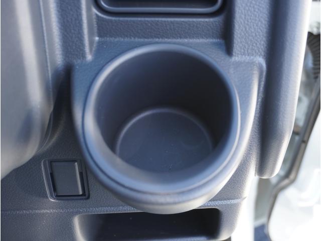 キャリイトラック KCエアコン・パワステ 4WD 5速MT 3方開 キーレス 4WD 5速MT リアパーキングセンサー キーレスエントリー 3方開 AMFMラジオ オートライト スペアタイヤ 衝突被害軽減システム アイドリングストップ 横滑り防止機能 衝突安全ボディ(53枚目)