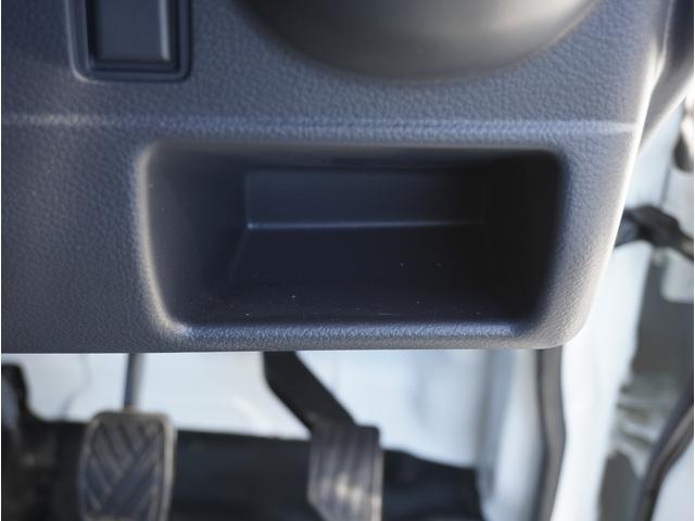 キャリイトラック KCエアコン・パワステ 4WD 5速MT 3方開 キーレス 4WD 5速MT リアパーキングセンサー キーレスエントリー 3方開 AMFMラジオ オートライト スペアタイヤ 衝突被害軽減システム アイドリングストップ 横滑り防止機能 衝突安全ボディ(54枚目)