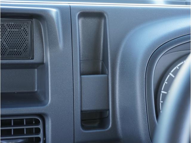 キャリイトラック KCエアコン・パワステ 4WD 5速MT 3方開 キーレス 4WD 5速MT リアパーキングセンサー キーレスエントリー 3方開 AMFMラジオ オートライト スペアタイヤ 衝突被害軽減システム アイドリングストップ 横滑り防止機能 衝突安全ボディ(55枚目)