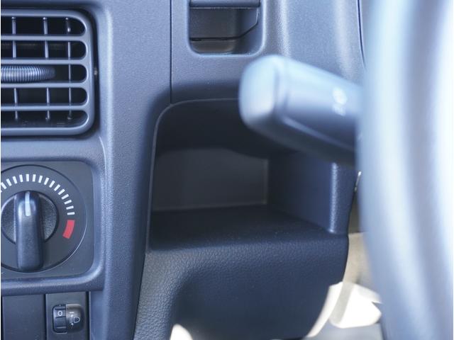 キャリイトラック KCエアコン・パワステ 4WD 5速MT 3方開 キーレス 4WD 5速MT リアパーキングセンサー キーレスエントリー 3方開 AMFMラジオ オートライト スペアタイヤ 衝突被害軽減システム アイドリングストップ 横滑り防止機能 衝突安全ボディ(56枚目)