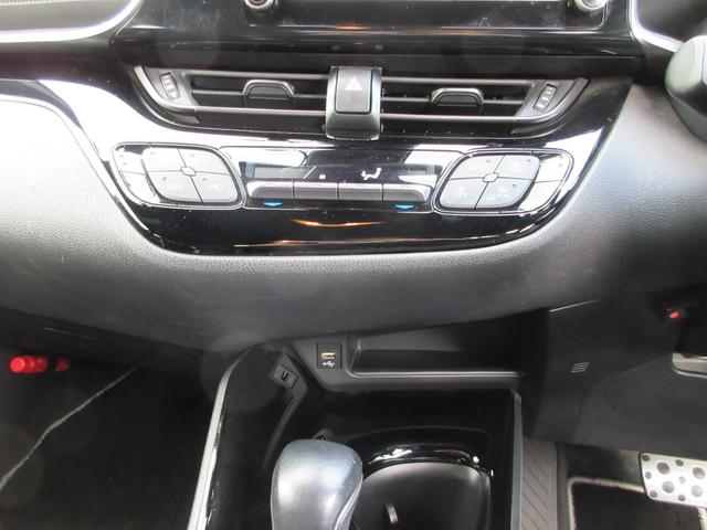 C-HR S GRスポーツ 8インチディスプレイオーディオ フルセグTV パノラミックビューモニター シートヒーター ブラインドスポットモニター GRフロントスポイラー GRリヤスポイラー GRスポーツマフラー 100V電源(12枚目)