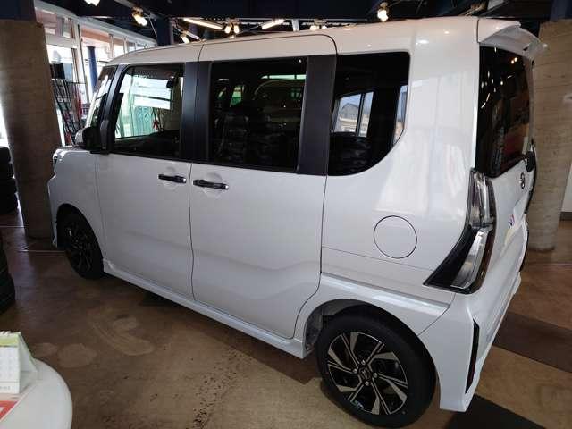 タント カスタムＸ　両側電動スライドドア　新車未登録　衝突軽減ブレーキ　障害物センサー　電動パーキング　ＬＥＤヘッドライト　オートハイビーム　シートヒーター　頸部衝撃緩和ヘッドレスト（9枚目）