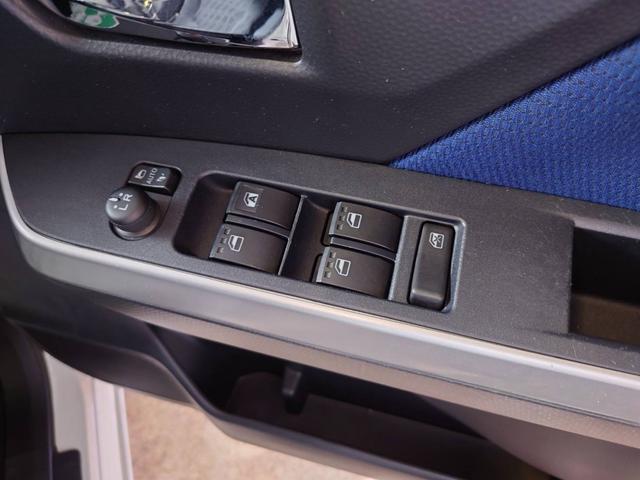 ルーミー カスタムＧ　車線逸脱　コーナーソナー　後カメラ　ＡＵＴＯライト　ブルートゥース　ハイビームアシスト　前後誤発進抑制　スマキー　ＬＥＤランプ　パワーウィンドウ　横滑防止装置　衝突安全ボディ　地デジフルセグ　クルコン（12枚目）