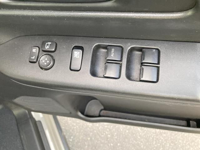 スペーシアギア HYBRID XZ オートライト スライドドア シートヒーター プッシュスタート オートエアコン スズキセーフティーサポート 衝突被害軽減システム アイドリングストップ 横滑り防止機能 衝突安全ボディ 盗難防止システム(31枚目)