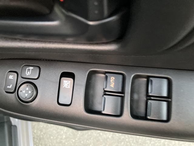 ワゴンＲスマイル ＨＹＢＲＩＤ　Ｓ　３型　オートライト　スライドドア　プッシュスタート　シートヒーター　オートエアコン　スズキセーフティーサポート　衝突被害軽減システム　アイドリングストップ　横滑り防止機能　衝突安全ボディ　盗難防止システム（29枚目）