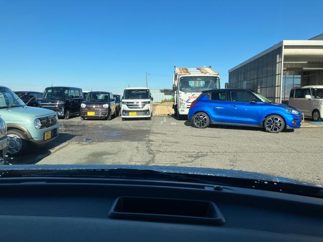 �G���W����������Ɖ^�]�Ȃ̑O�Ƀw�b�h�A�b�v�f�B�X�v���C���o���I�ԑ���V�t�g�ʒu�E�x���Ȃǂ̏���\�����Ă���܂��B