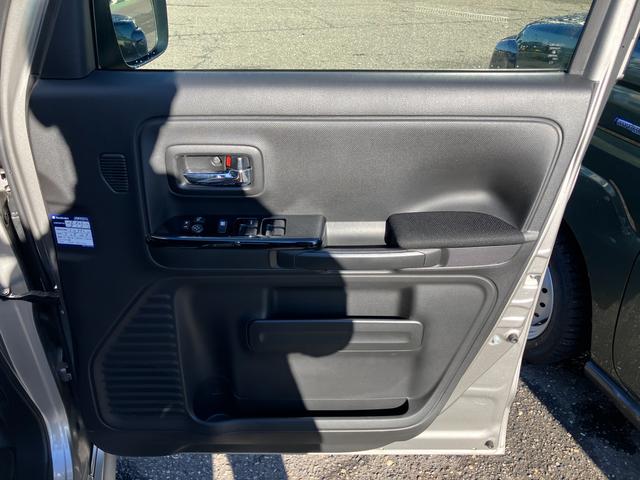 �^�]�ȃh�A�|�P�b�g�B�y�b�g�{�g���z���_�[���t���Ă��܂���