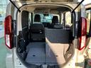 【3名乗車+長い荷物】後部座席を片側だけ倒せるので、長い荷物の時も安心です。