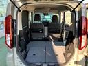 【2名乗車+大きな荷物】後部座席を倒せばここまでスペースが広がるので、大きな荷物を積む時にも大活躍です。
