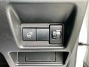 冷えた手を素早く温めるためのステアリングヒーター付です!寒い季節や運転し始めも快適です★