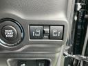 後部のスライドドアは、運転席に座りながらでもスイッチで開閉が可能です。