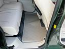 後部座席の足元も広々♪大人でもゆったり座れます。